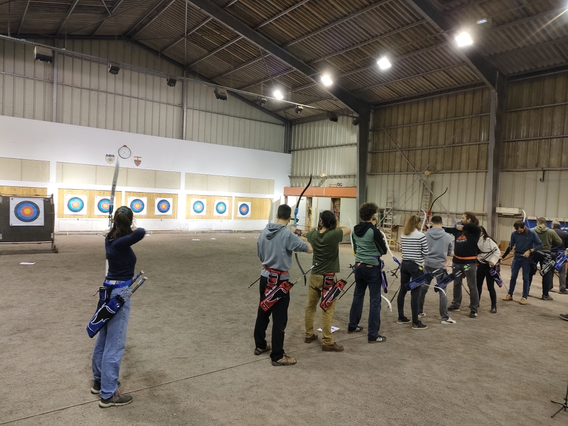 Retour sur les débuts de nos 22 nouveaux archers pour la saison 2025 - 2026.