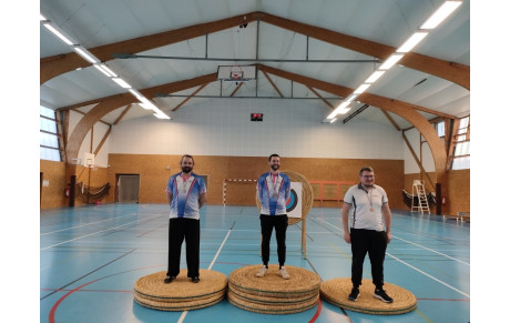 Concours salle loisirs spécial débutants St Aubin d'Aubigné : nos deux archers sur le podium en S1HCL !